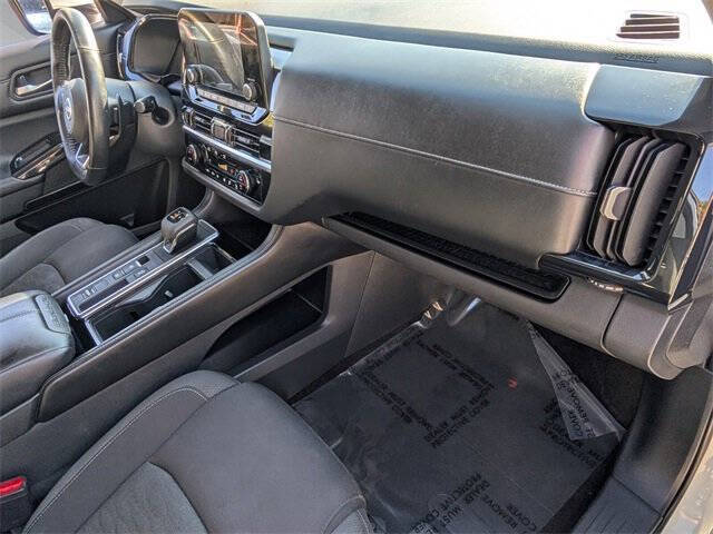 2022 Nissan Pathfinder SV