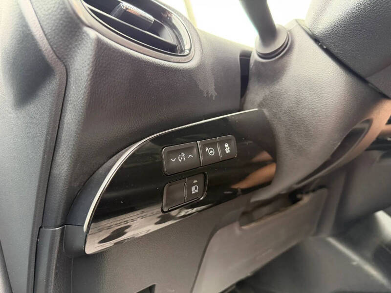 2019 Toyota Prius XLE