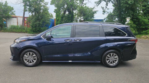 2024 Toyota Sienna XLE 8-Passenger