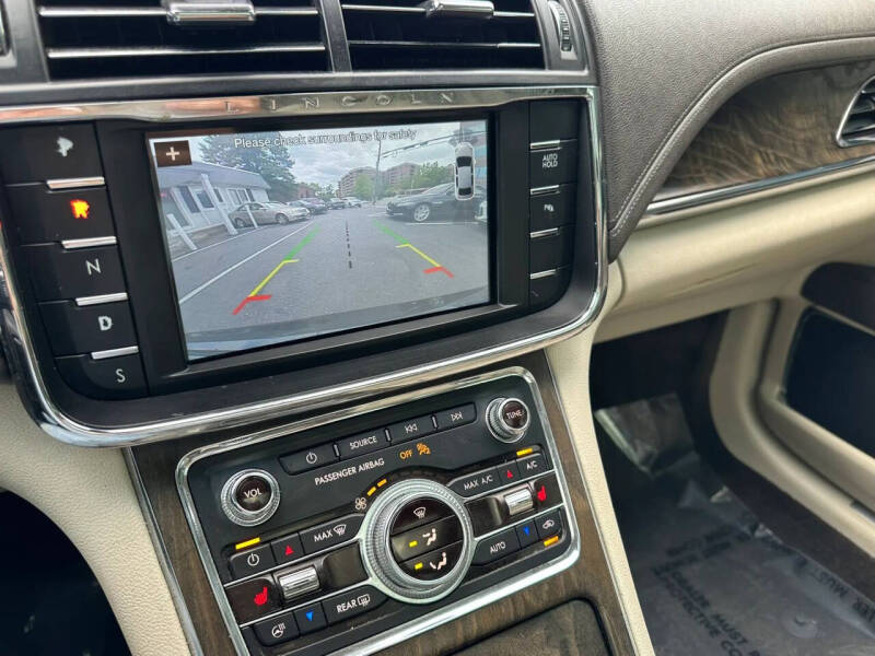 2017 Lincoln Continental Select
