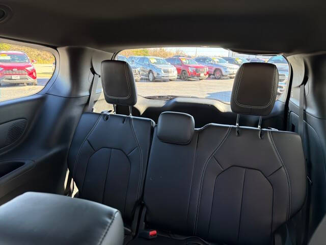 2026 Chrysler Pacifica Select