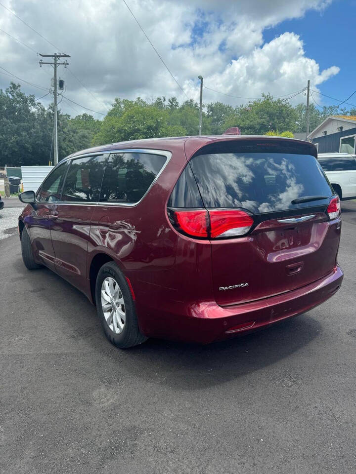 2018 Chrysler Pacifica for sale at PLANTATION MOTORS in Tampa, FL