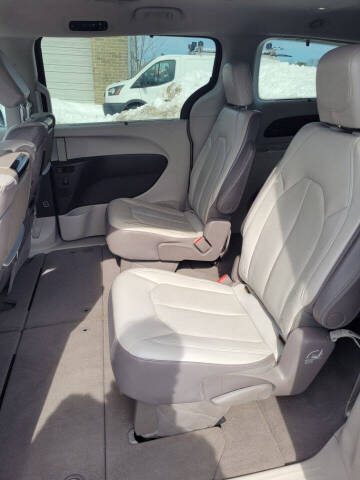 2017 Chrysler Pacifica Touring-L Plus