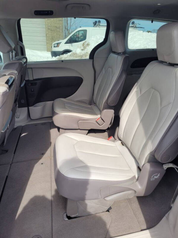 2017 Chrysler Pacifica Touring-L Plus