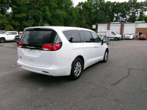 2023 Chrysler Voyager LX