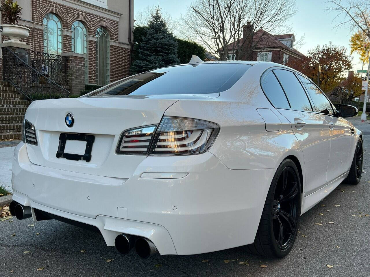 2013 BMW M5 Sedan - $27,900