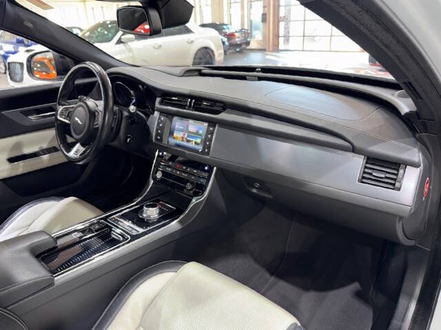 2016 Jaguar XF R-Sport