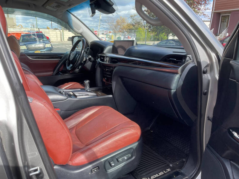 2018 Lexus LX 570 Three-Row