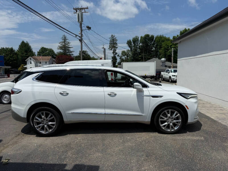 2022 Buick Enclave Essence