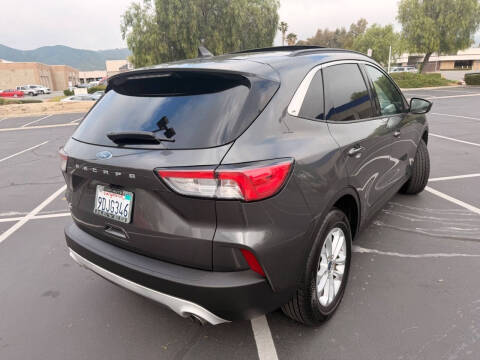 2020 Ford Escape SE