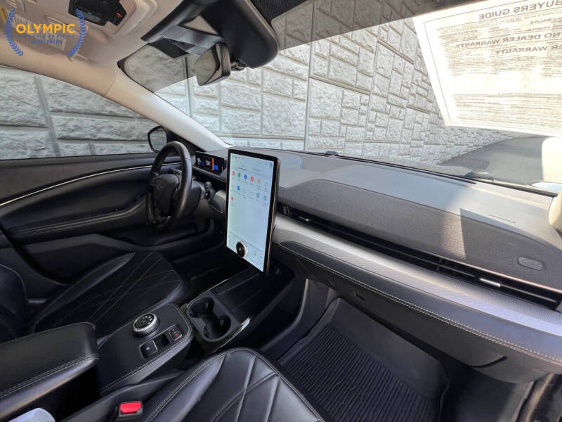 2022 Ford Mustang Mach-E Select
