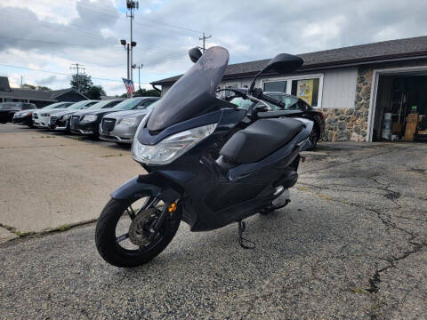 2017 Honda PCX 150 for sale at Ideal Auto Sales, Inc. in Waukesha WI