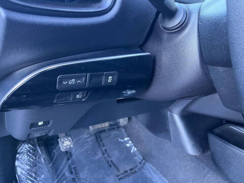 2022 Toyota Prius L Eco