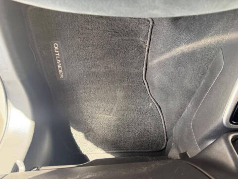 2020 Mitsubishi Outlander LE