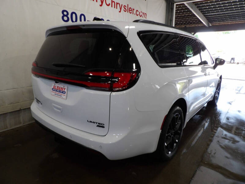 2027 Chrysler Pacifica Limited