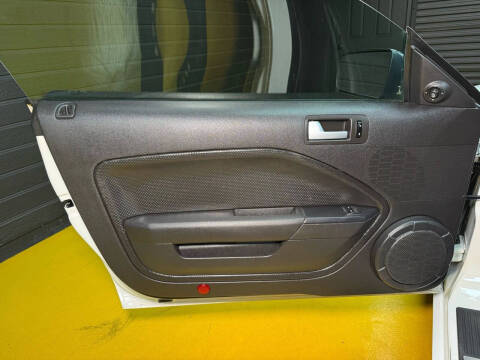 2005 Ford Mustang GT Deluxe