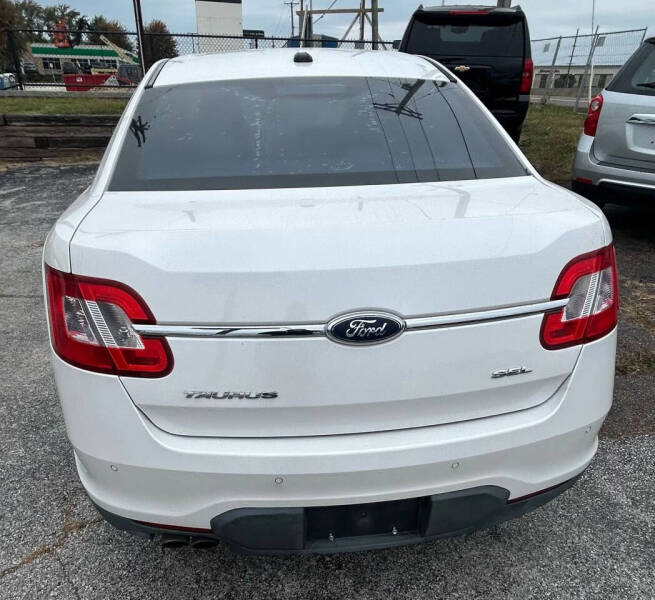 2011 Ford Taurus SEL