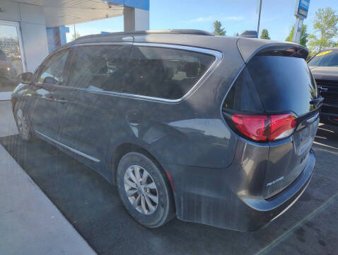 2017 Chrysler Pacifica Touring-L