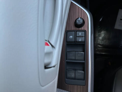 2023 Toyota Sienna LE 8-Passenger