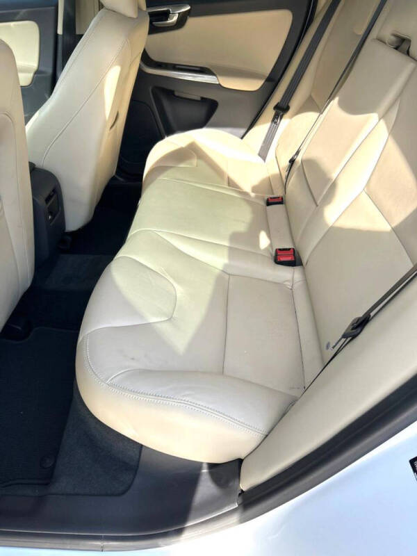 2016 Volvo XC60 T6 Drive-E