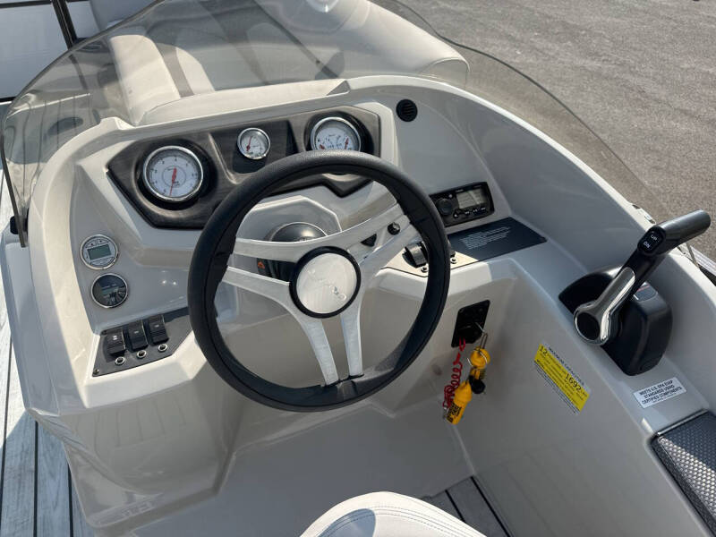 2017 Crest II 230 SLC