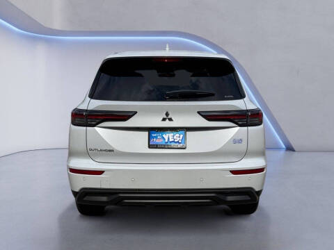 2025 Mitsubishi Outlander ES