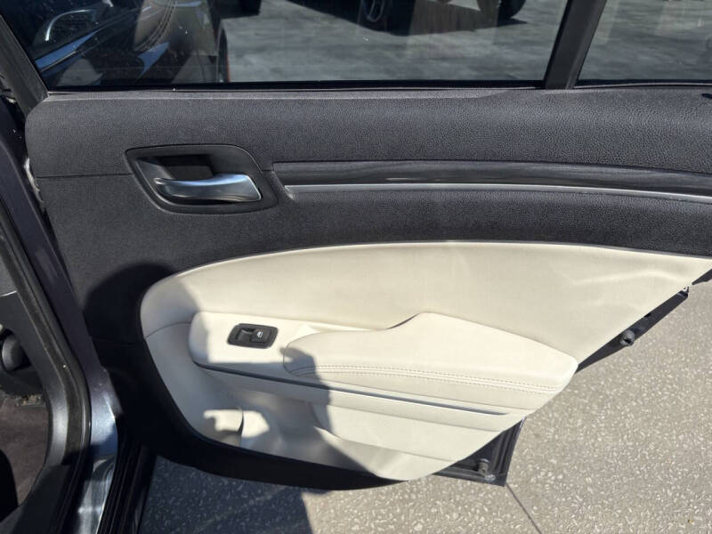 2018 Chrysler 300 Touring