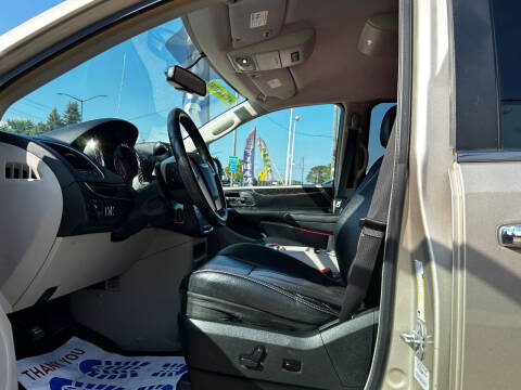 2015 Chrysler Town and Country Touring