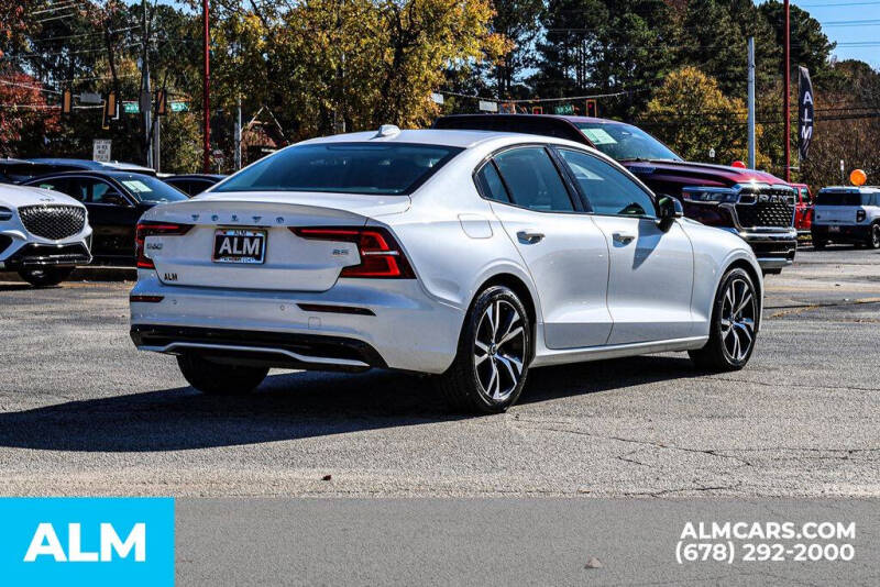 2024 Volvo S60 B5 Core Dark Theme