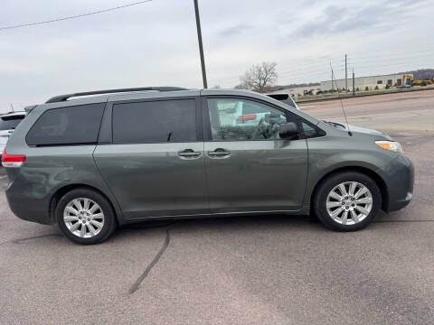 2013 Toyota Sienna XLE 7-Passenger