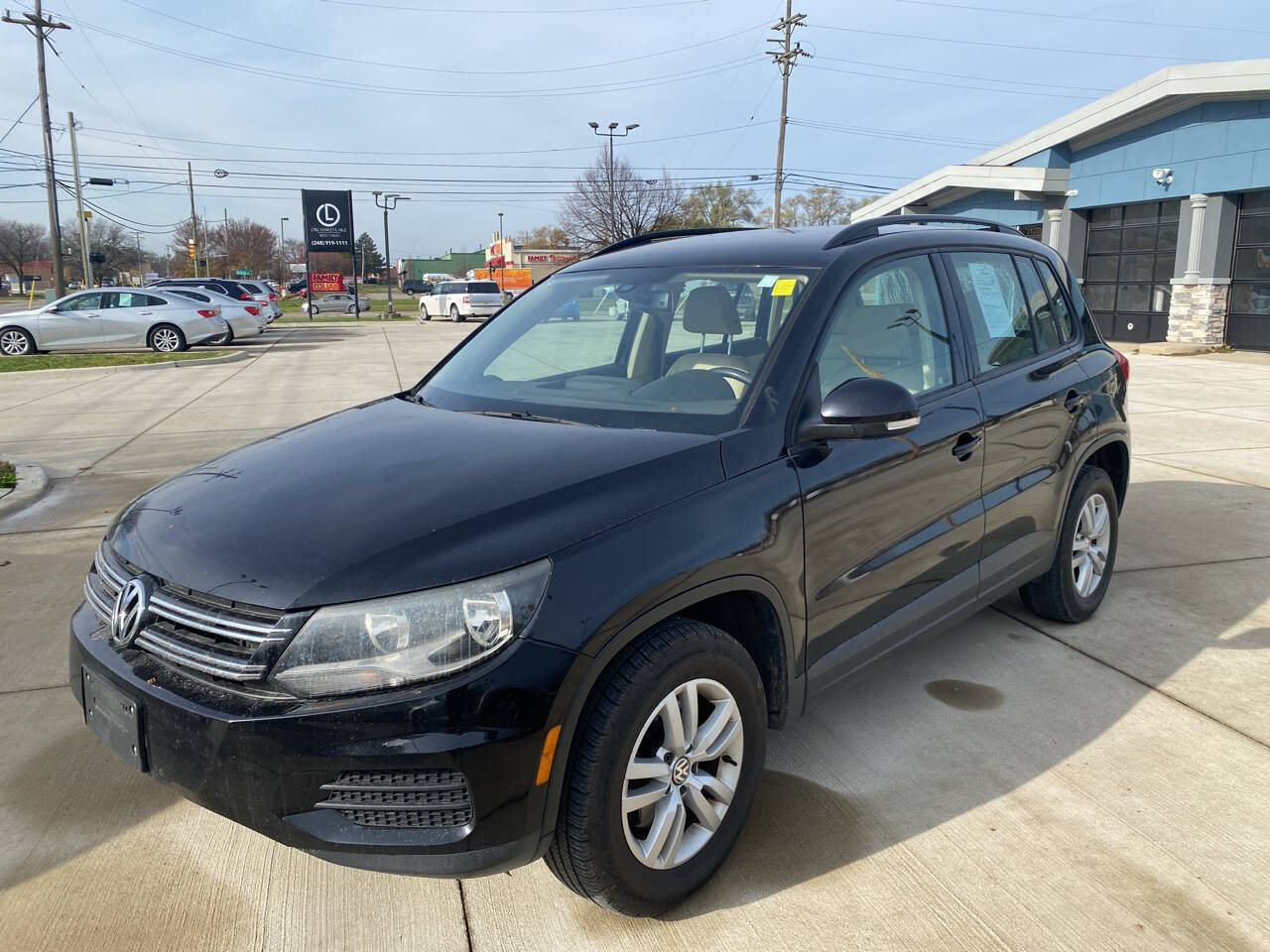 2017 Volkswagen Tiguan for sale at ORCHARD LAKE AUTO SALES INC in Farmington Hills, MI