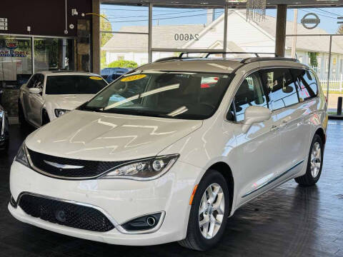 2017 Chrysler Pacifica Touring-L Plus