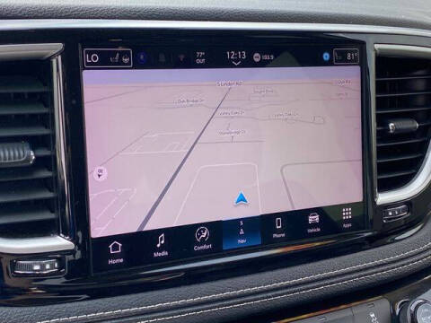 2024 Chrysler Pacifica Plug-In Hybrid Select