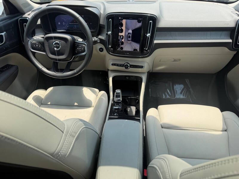 2026 Volvo XC40 B5 Plus
