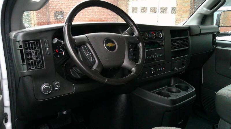 2022 Chevrolet Express 2500