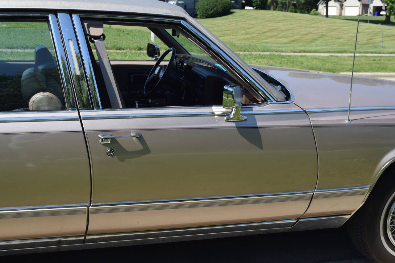 1991 Cadillac Brougham 79