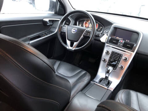 2017 Volvo XC60 T5 Dynamic