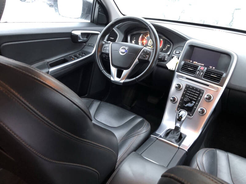 2017 Volvo XC60 T5 Dynamic