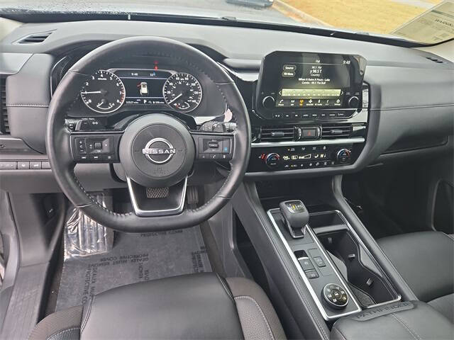 2025 Nissan Pathfinder SL