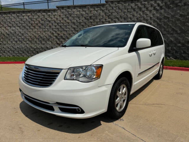 2011 Chrysler Town and Country for sale at 10-4 AUTO GROUP LLC in Raytown, MO