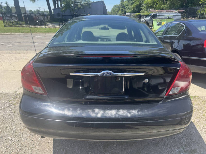 2003 Ford Taurus SE
