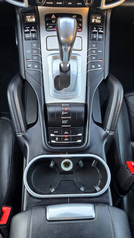 2017 Porsche Cayenne S E-Hybrid Platinum Edition