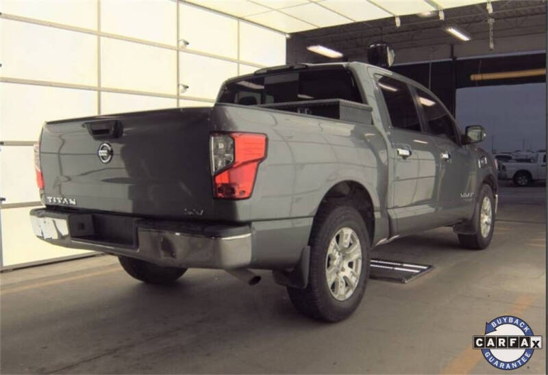 2017 Nissan Titan SV