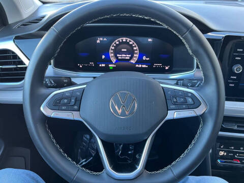 2025 Volkswagen Taos SE 4Motion