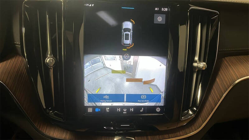 2023 Volvo XC60 B5 Ultimate Dark Theme