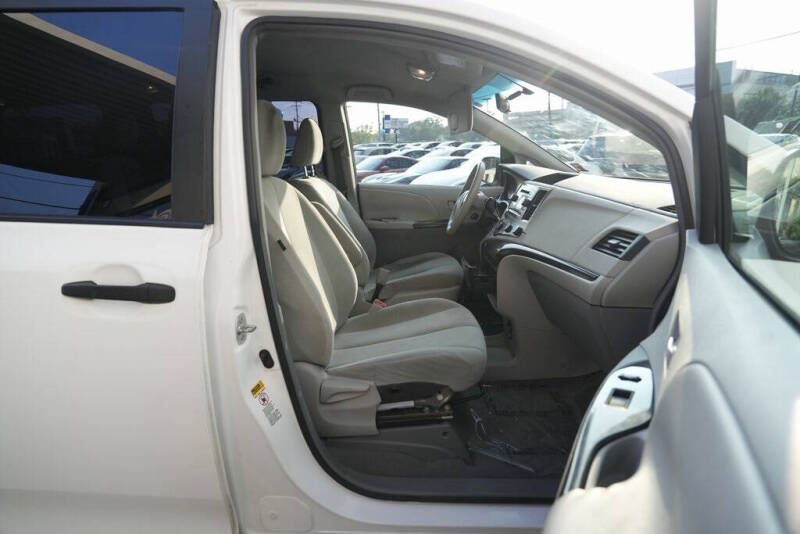 2011 Toyota Sienna Base 7-Passenger