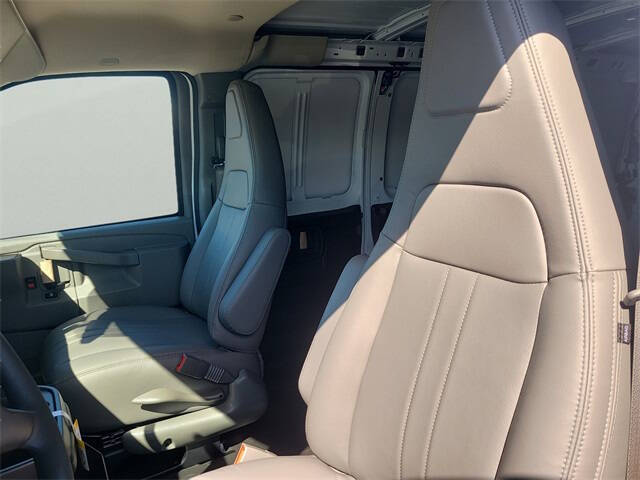 2025 Chevrolet Express 2500