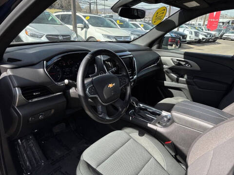 2022 Chevrolet Traverse LT Cloth