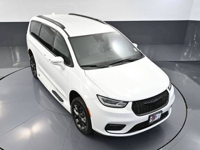 2022 Chrysler Pacifica Touring L