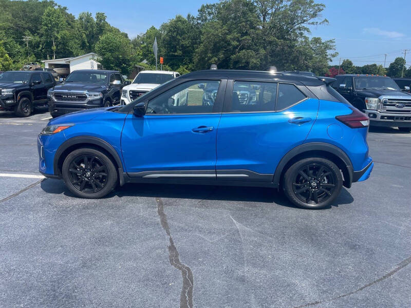 2022 Nissan Kicks SR